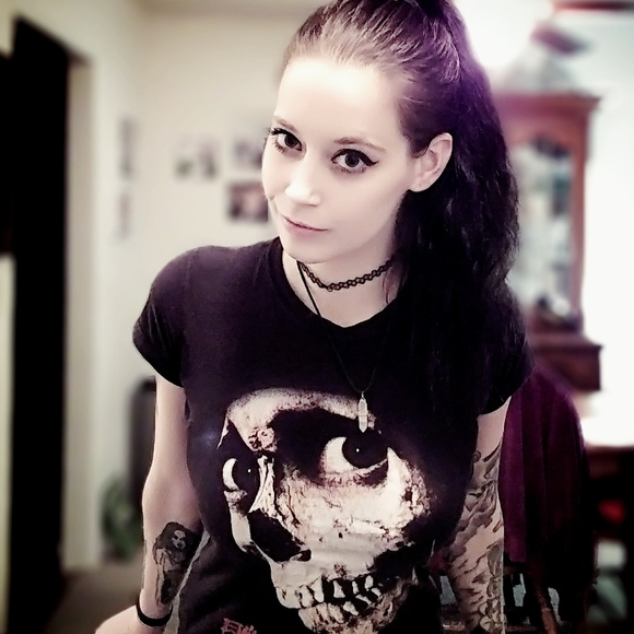 Meet your Posher, Aly - Picture 2 of 3